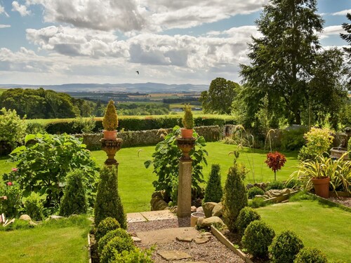 Beautiful private villa for 10 guests with WIFI, patio and panoramic view