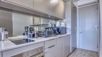 Fridge, microwave, oven, stovetop