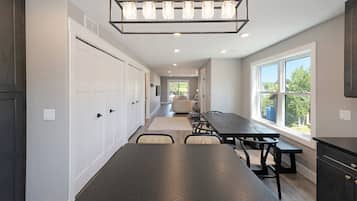 Deluxe Apartment, Garden View | Interior