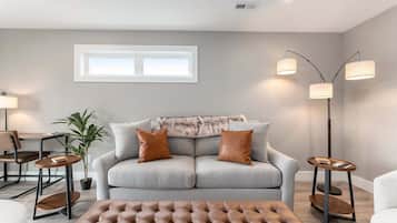Deluxe Apartment, Garden View | Interior
