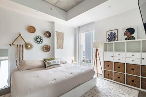 2 bedrooms, desk, iron/ironing board, WiFi