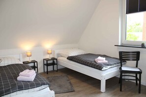 5 makuuhuonetta, vauvan matkasänky, ilmainen Wi-Fi, vuodevaatteet