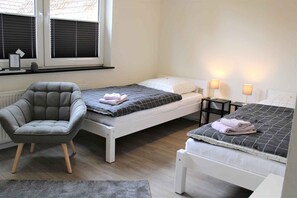 5 bedrooms, travel cot, free WiFi, bed sheets - Guesthouse Lentenau - up to 10 persons - near Lüneburg (Scharnebeck)