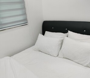 4 bedrooms, iron/ironing board, WiFi