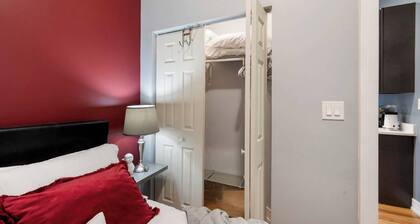 Cozy 2 Bed Home by West Loop with Parking & Laundry