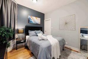 2 bedrooms, desk, iron/ironing board, WiFi