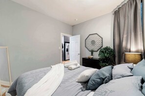 2 bedrooms, desk, iron/ironing board, WiFi