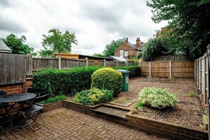 Outdoor dining - Spacious Central Nottingham House (Nottingham)