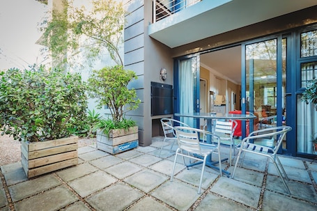 ํจ๋ฐ๋ฆฌ ์ํํธ | ํ
๋ผ์ค/ํํฐ์ค