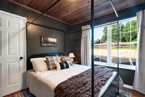 3 slaapkamers, een strijkplank/strijkijzer, wifi, beddengoed