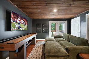 TV, fireplace, offices