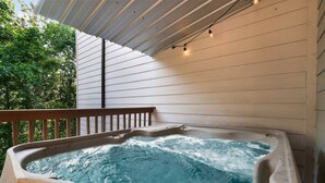Unclassified image, 5 of 55, button - New Remodeled・Sleeps 6・Near Downtown・Hot tub・Games (Pigeon Forge)