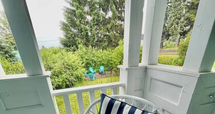 Historic bed & breakfast in Bayfield with WiFi