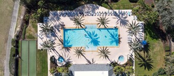 Sunset Views and Serenity - Reunion Escape for 4