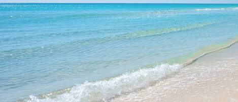 Ubicación a pie de playa, tumbonas y toallas de playa