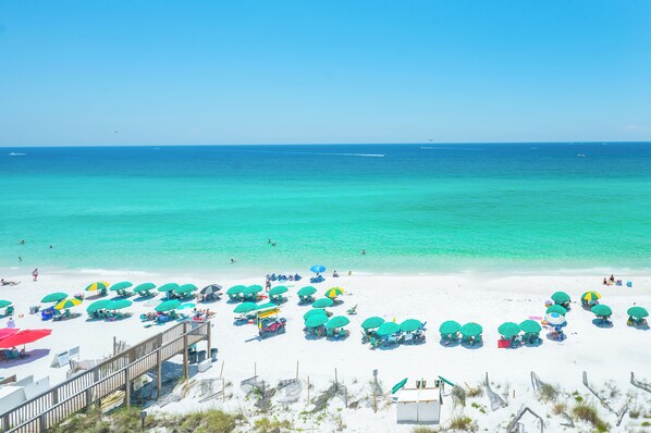 Am Strand, Liegestühle, Strandtücher