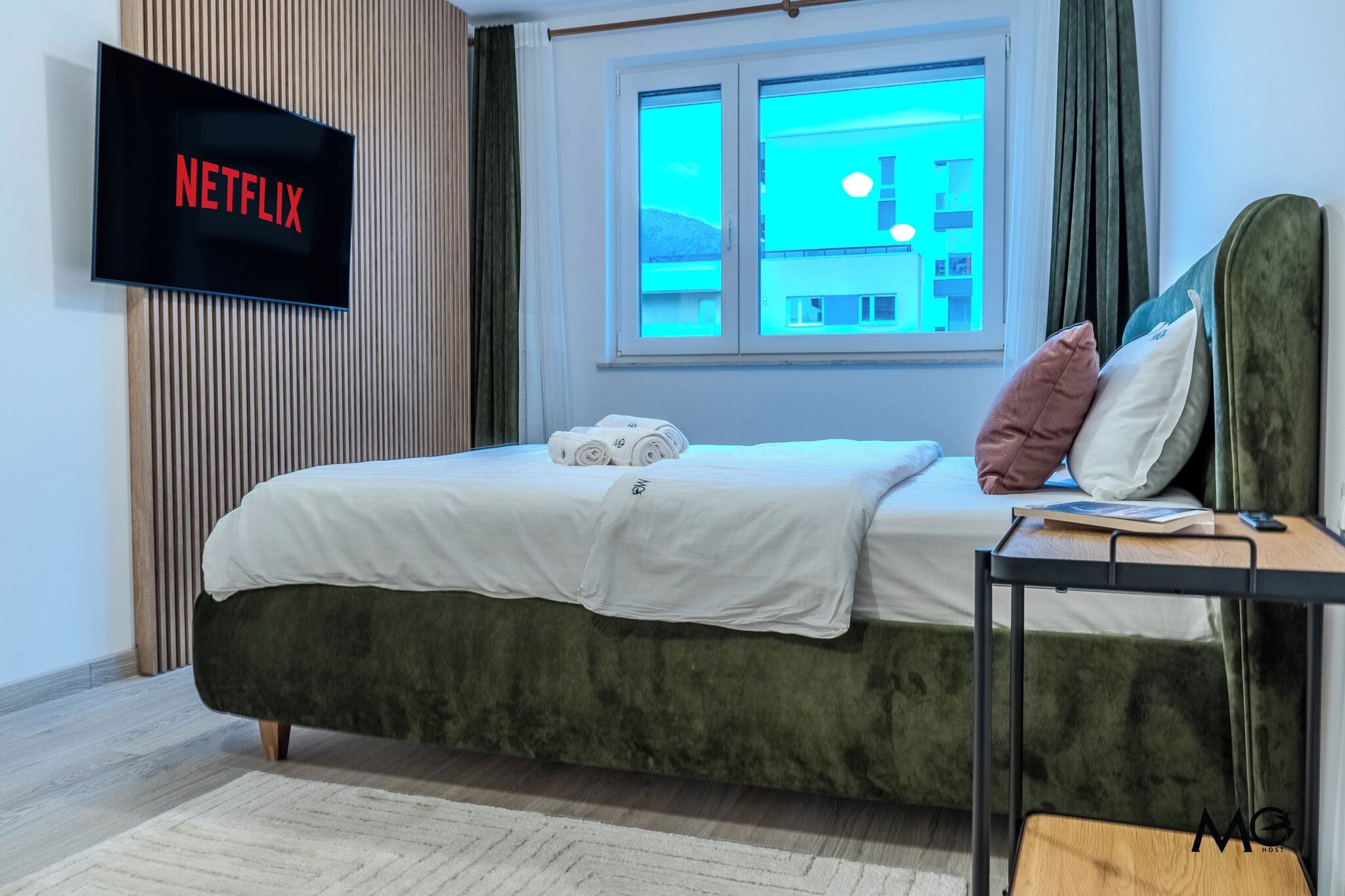 Departamento Deluxe, 1 habitación, balcón, vista a la montaña | Ropa de cama de alta calidad, camas con efecto memoria y escritorio 