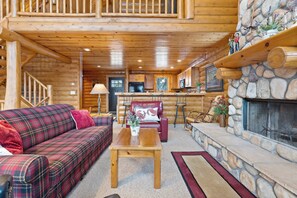 Televisor intel·ligent, llar de foc, llibres i oficines