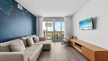 Een televisie en een kantoor