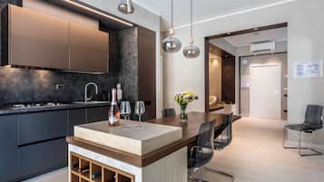 Coffee/tea maker, fridge, microwave, oven