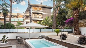 A rooftop pool area with a hot tub, seating, and a pergola. - Pool & SPA Vatican Luxury Apt (Roma)