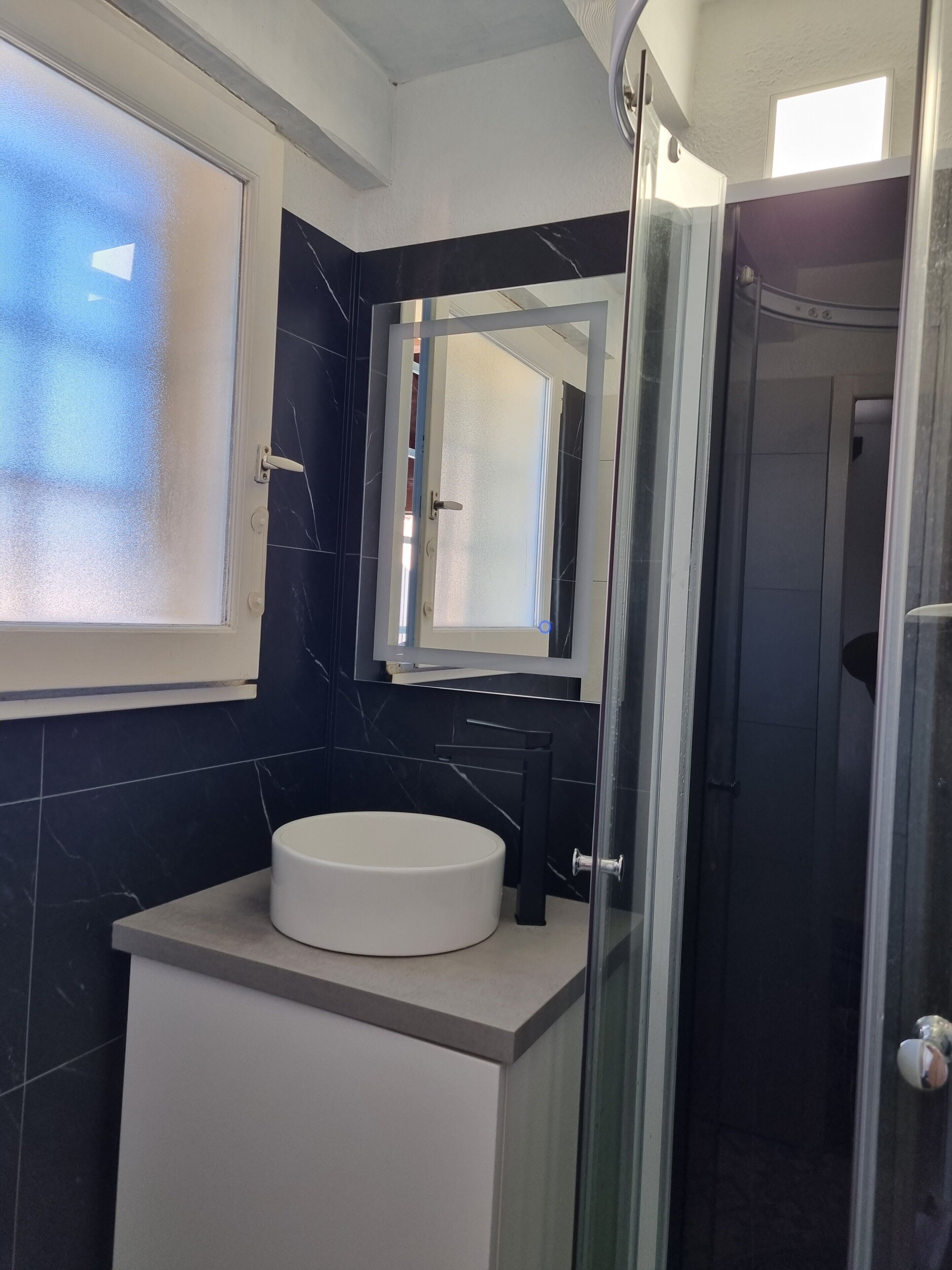 シャワー、タオル