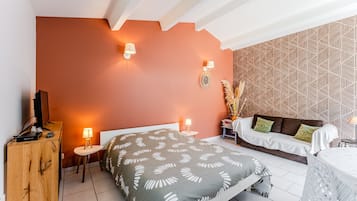 1 slaapkamer, een strijkplank/strijkijzer, wifi, beddengoed