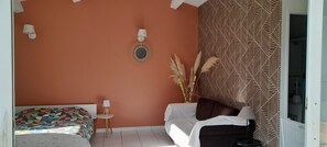 1 habitación, tabla de planchar con plancha, wifi y ropa de cama 