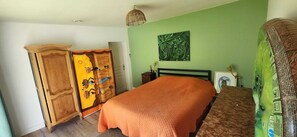 3 chambres, fer et planche à repasser, accès au Wi-Fi (inclus)