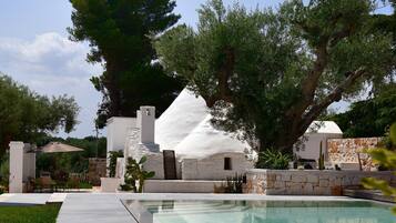 Villa, Accessible | 2 bedrooms, desk, Internet