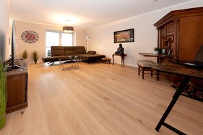 Interior - Above the Rooftops of Grasberg's City (Grasberg)