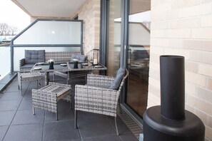 Outdoor dining - Above the Rooftops of Grasberg's City (Grasberg)
