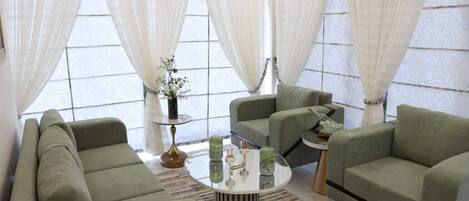 المنشأة من الداخل