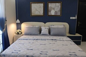 2 bedrooms, iron/ironing board, WiFi