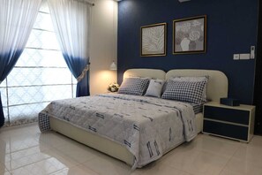 2 bedrooms, iron/ironing board, WiFi