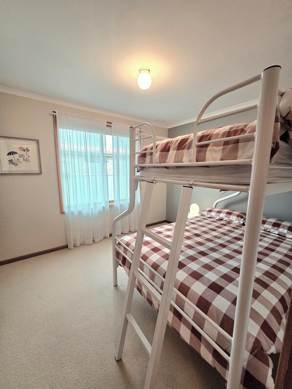 4 Schlafzimmer, Bügeleisen/Bügelbrett, WLAN, Bettwäsche