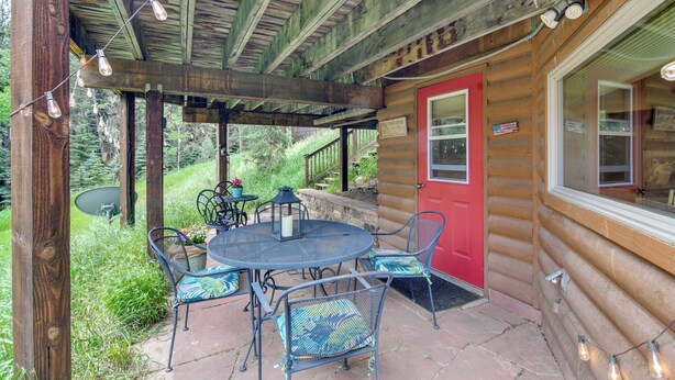 Interior - 3 Mi to Lake: Evergreen Studio w/ Trail Access (Evergreen)
