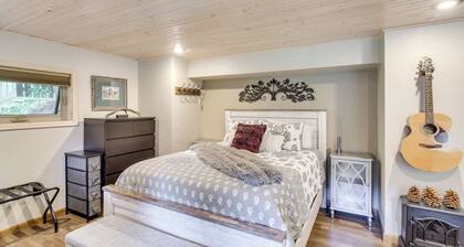 3 Mi to Lake: Evergreen Studio w/ Trail Access