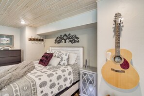 Interior - 3 Mi to Lake: Evergreen Studio w/ Trail Access (Evergreen)