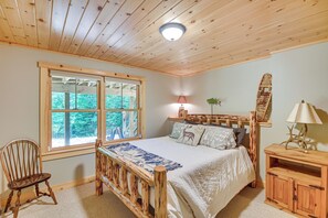 Interior - 7 Mi to White Mountain NF - Woodsy Bethel Cabin! (Bethel)