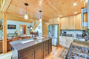 House (4 Bedrooms) | Interior