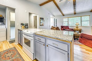 Apartment (2 Bedrooms) | Interior - 4 Mi to Dtwn: Cozy Family Condo in Ruidoso! (Ruidoso)