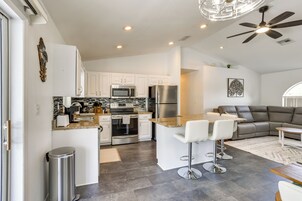 House (3 Bedrooms) | Interior