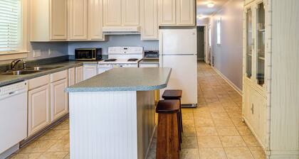 7 Mi to Ole Miss: Quiet Rural Retreat w/ Yard!