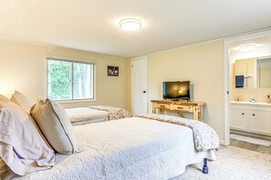 House (3 Bedrooms) | Interior - < 5 Mi to 5 Golf Courses: Home in Lake Arrowhead (Nekoosa)