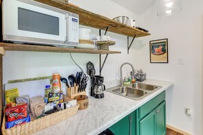 Interior - 5 Mi to Lake Ouachita: Peaceful Cabin Retreat (Royal)