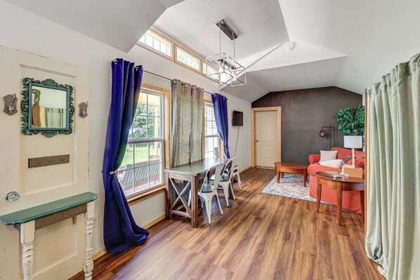 Interior - 5 Mi to Lake Ouachita: Peaceful Cabin Retreat (Royal)