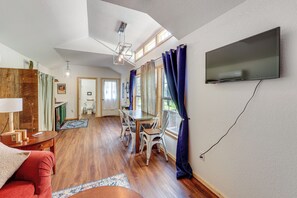 Interior - 5 Mi to Lake Ouachita: Peaceful Cabin Retreat (Royal)