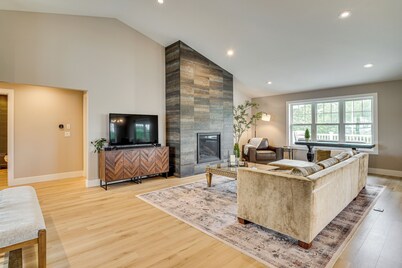 Walk to Beaches + Restaurants: Elkhart Lake Escape