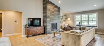 Walk to Beaches + Restaurants: Elkhart Lake Escape